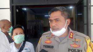 Tiga Anjing Pelacak Disiapkan Untuk Membubarkan Kerumunan Warga