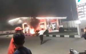 Motor Modifikasi Jenis Suzuki Thunder Kebakaran Saat Ngisi BBM di Jayanti
