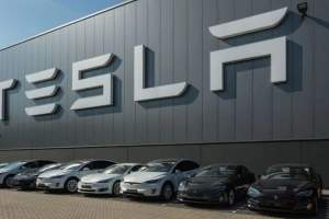 Tesla PHK Ratusan Karyawan Divisi Auotopilot