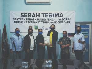 Forum CSR Banten Gandeng PWI Salurkan 5 Ton Beras