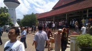 Suasana dibukanya Masjid Agung Ats Tsauroh Kota Serang, Jum'at(12/6/2020).