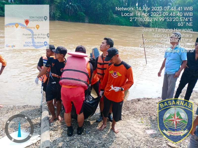 Tim SAR gabungan evakuasi pria asal Labuhan Batu dari sungai Bilah.(istimewa).