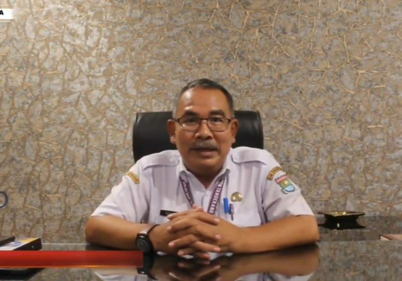 HUT RI Ke- 77, Camat Solear Himbau Warga Pasang Bendera