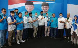Pasangan calon walikota dan wakil walikota Tangsel Benyamin Davnie-Pilar Saga Ichsan hadiri peresmian Rumah Pemenangan Ben-Pilar oleh partai Gelora di Serpong.