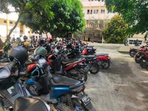 Diduga Tidak Miliki Izin, Unpam Tetap Menarik Tarif Parkir