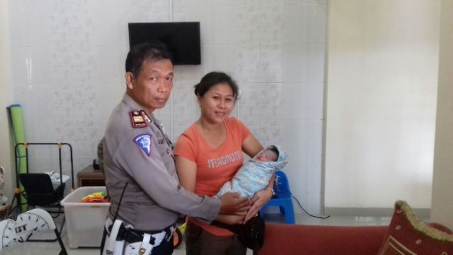 Bayi Laki-laki Di Buang Dalam Kantong Plastik Di Daerah Cipondoh