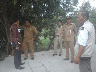 Sidak Jalan Paseban, Camat Sukadiri Minta Kontraktor Perbaiki Jalan Retak