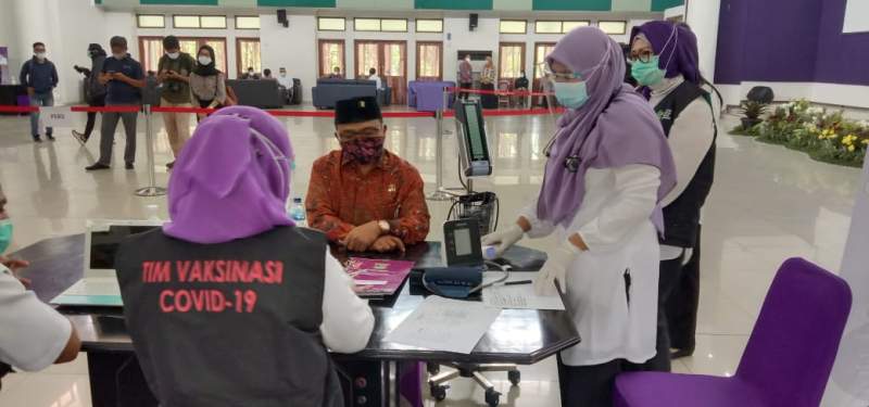 Usai Divaksin, Ketua DPRD Kabupaten Tangerang Ajak Warga Patuhi Prokes