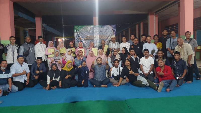 Ikatan Alumni SMA Depati Amir Bukber Sembari Santunan Anak Yatim