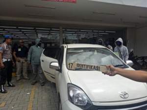 Rekontruksi perampokan di Alfamart.