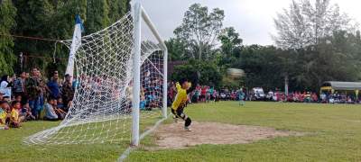 Pelanggaran yang dilakukan pemain Barusta FC terhadap pemain PS Sukajadi.