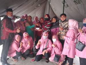 TP-PKK Desa Gunung Sari Bantu Korban Kebakaran di Mauk