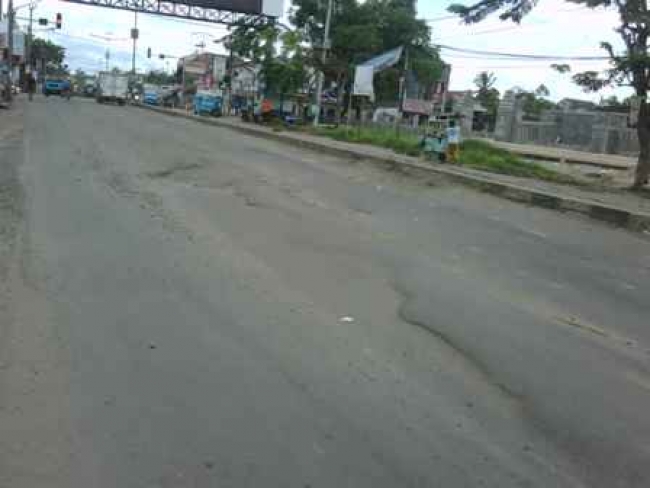 Terlihat kondisi jalan nasional Cilegon - Serang