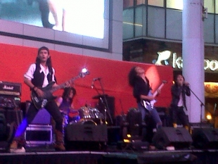 Puluhan Gitaris Unjuk Kebolehan