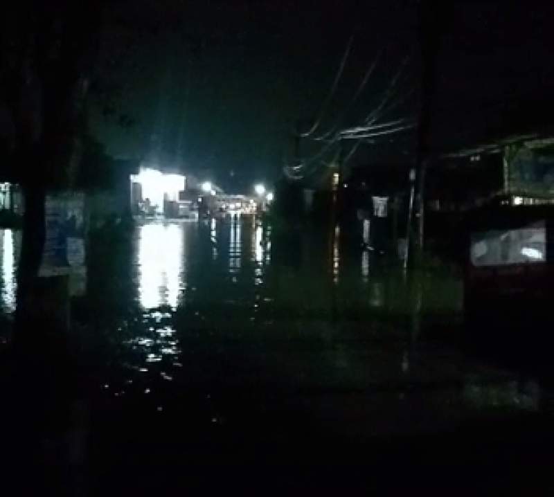 Diguyur Hujan, Kali Pasir Gatot Jeunjing Meluap