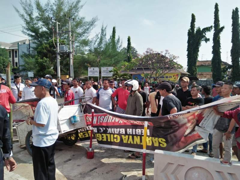 Warga Priuk Minta Parkir di Lahan BPRS-CM Ditutup