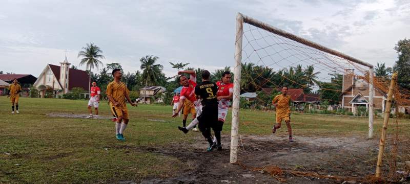 Sundulan Romel Tarigan getarkan jala gawang PS Apdesi.