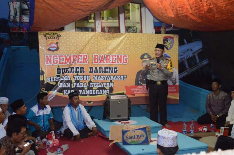Kapolresta Tangerang Bukber di Atas Kapal Nelayan