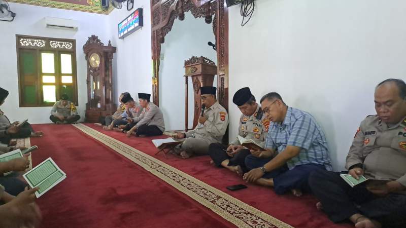 Tingkatkan Imtaq, Anggota Reskrim Polresta Tangerang Ikuti Pengajian Rutin