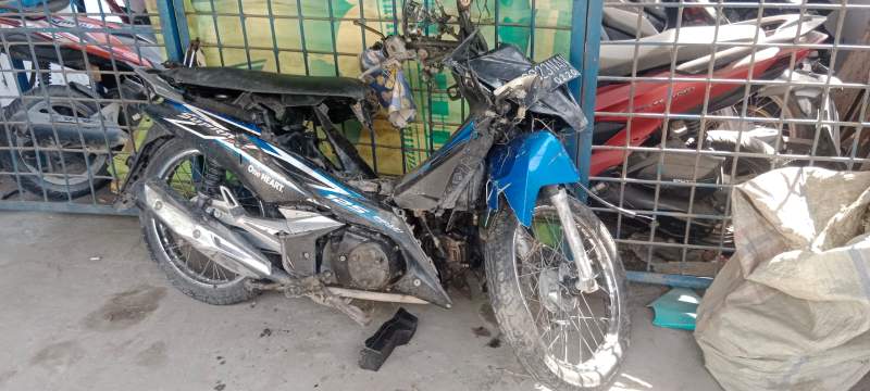 Motor korban ringsek ditabrak kereta api.