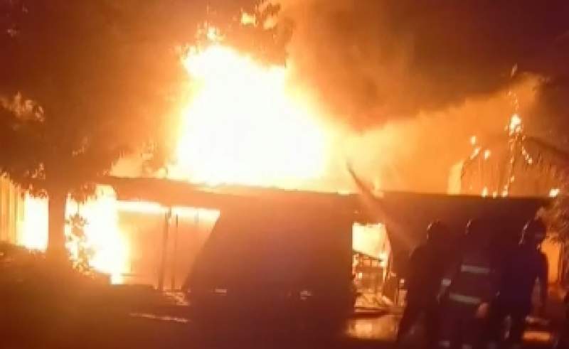 gudang plastik kebakaran di pasar kemis