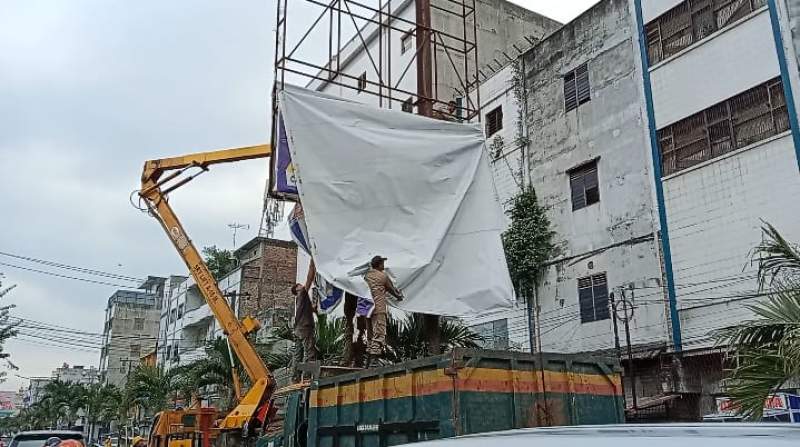 Bawaslu Asahan Tertibkan Alat Peraga Kampaye