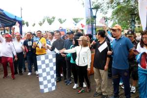 Gerak jalan warnai program QRIS dukung pelaku UMKM manfaatkan platform digital.