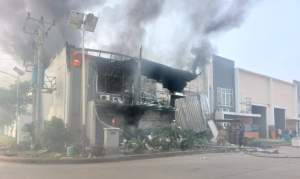 Gudang PT Leso di Pakuhaji Hangus Terbakar