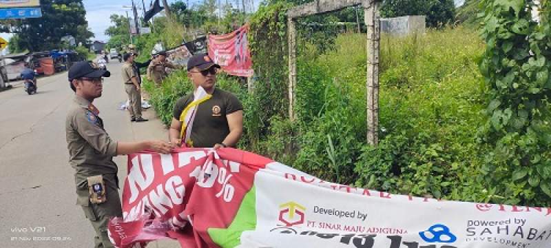 Dinilai Langgar Perda,  Trantib Solear Tertibkan Ratusan Spanduk Liar