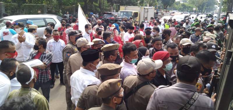 Tidak Patuhi Protokol Kesehatan, Tiga Bacalon Walikota Dan Wakil Walikota Tangsel Kena Semprit