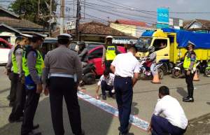 Inovasi Dari Kapolri, Polda Dan Polres Serang Cat Marka Physical Distancing Bagi Pengendara Motor