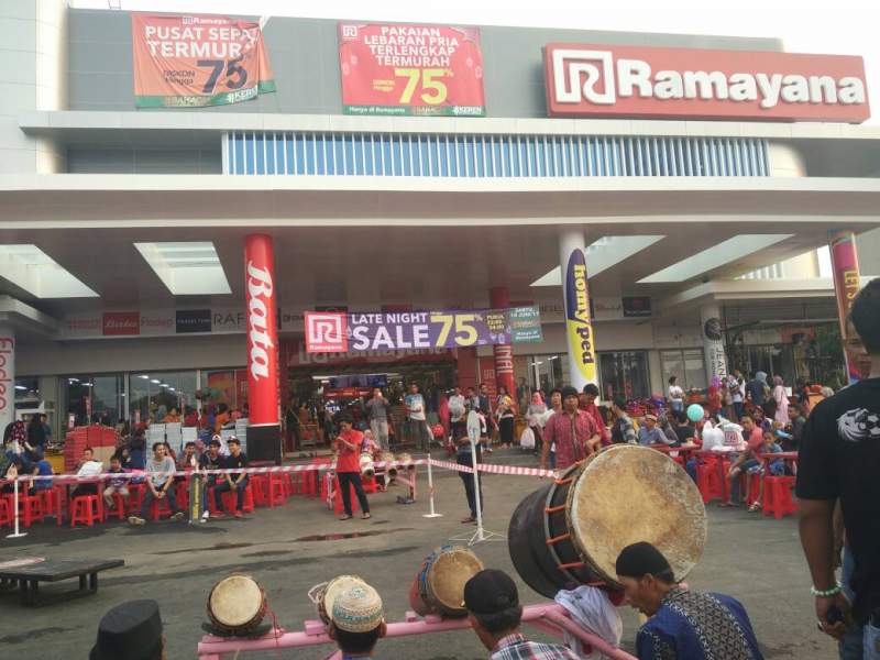 Banjir Diskon dan Hadiah, Warga Serbu Ramayana Cikupa