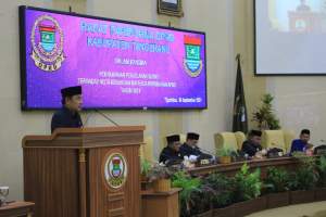 Di Depan Anggota DPRD, Mad Romli Sampaikan Nota Perubahan Keuangan