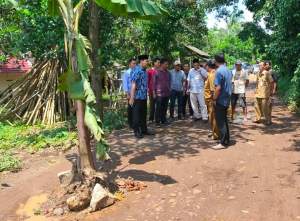 Kesal Dengan Pemkot serang Yang Lambat Perbaiki Akses Jalan, Warga Tanam Pohon Pisang