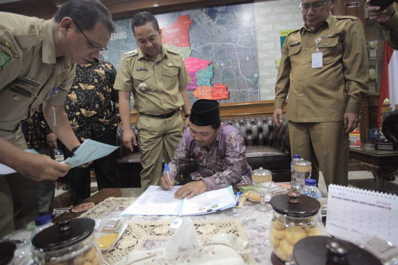 Pemkot Serahkan Hibah Rp 9,4 miliar ke Panwaslu