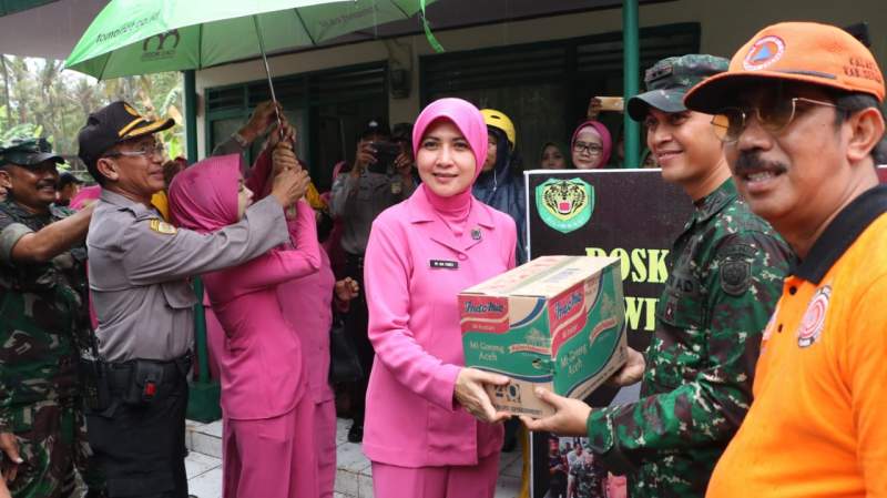 Bhayangkari Banten Laksanakan Baksos Di Posko Pengungsian Libadak