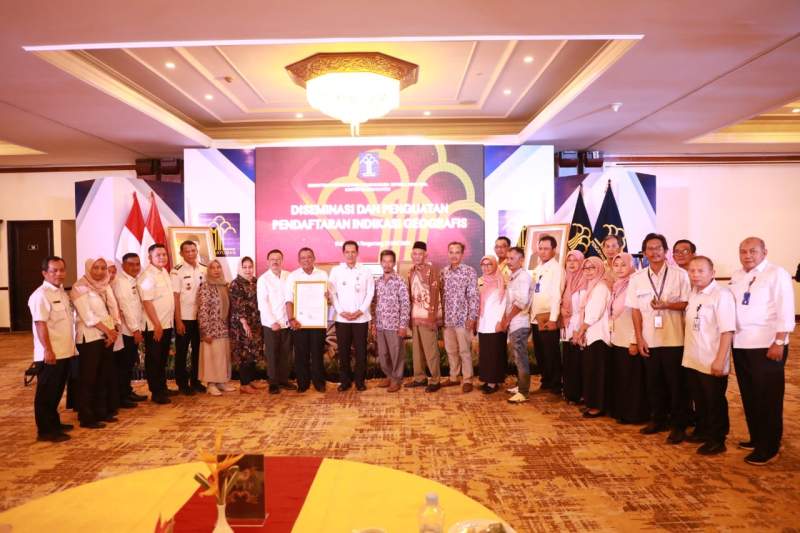 Pj Bupati Terima Sertifikat Indikasi Geografis Rambutan Parakan