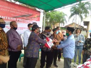 Asprindo Banten Salurkan Bantuan Sembako Dari Presiden