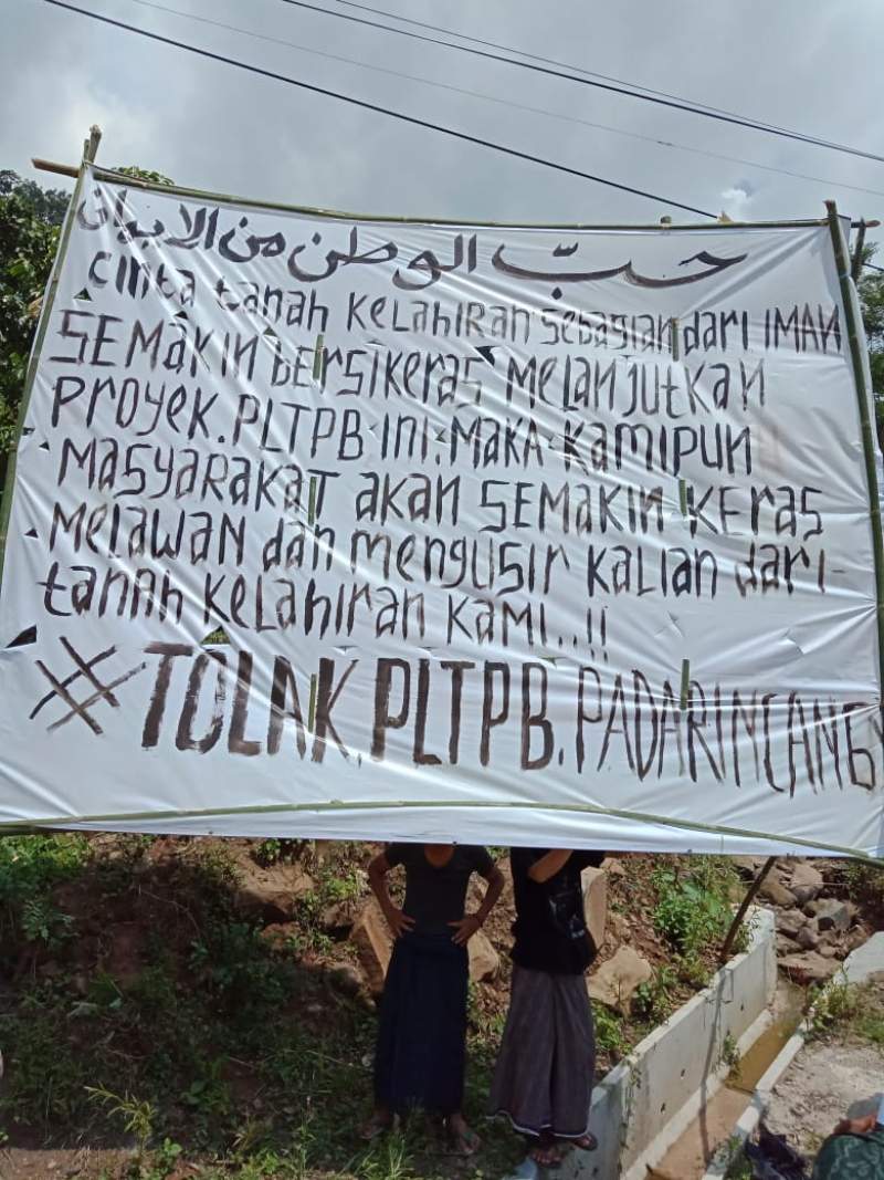 Tolak Proyek Geothermal Berlanjut, Warga Padarincang kembali Pasang Baliho Penolakan