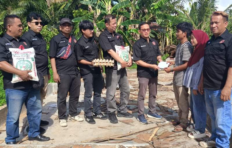 Forwakum Sergai Serahkan Bantuan ke Korban Puting Beliung