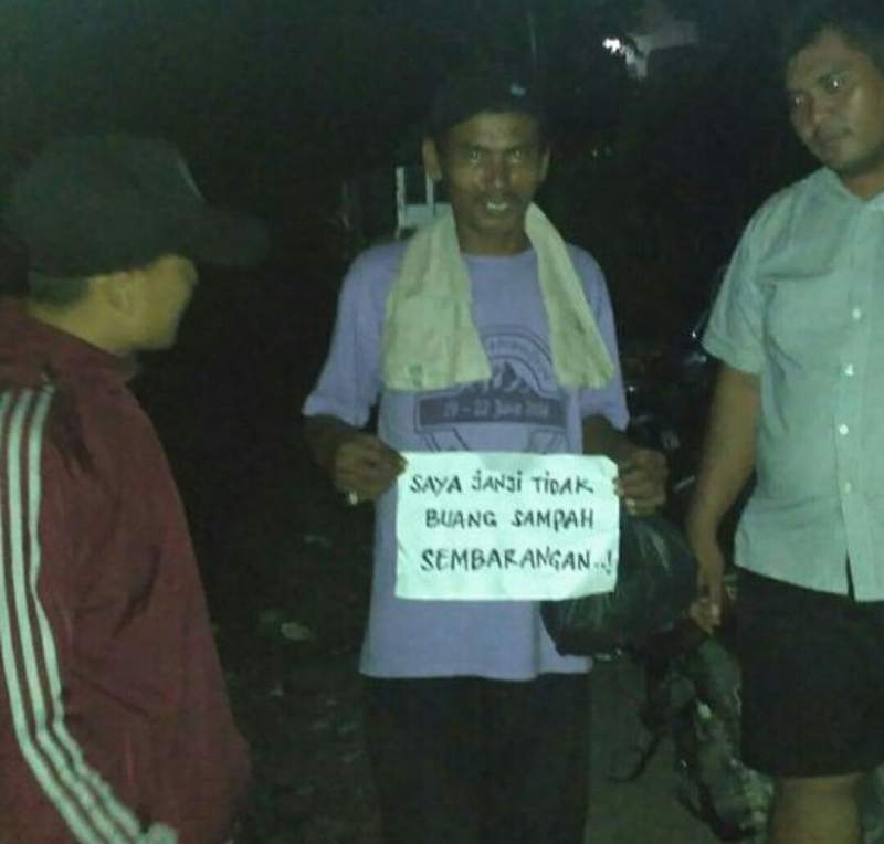 Kepergok Buang Sampah Sembarangan, Dua Warga Diganjar Sumpah