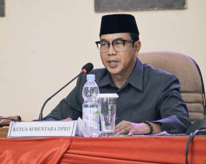 Rapat Paripurna Tetapkan Sutopo Ketua DPRD Kota Banjar Sementara