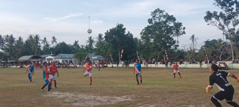 Sundulan keras Bupati Serdang Bedagai, Darma Wijaya nyaris membobol gawang APDESI.