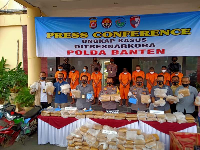 Disimpan Dalam Peti dan Panel Penguat Sinyal, Polda Banten Gagalkan Peredaran Ganja 159 Kg