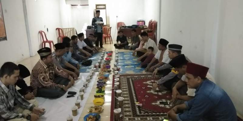 Panwascam Jawilan Gelar Bukber Bersama PPK dan Muspika Jawilan