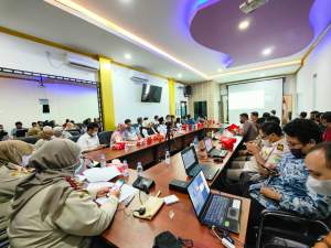 Suasana rapat koordinasi BKP Cilegon bersama stakeholder Dalam Rangka Kewaspadaan dan Penanganan PMK di Kantor BKP Cilegon, Rabu (18/5/2022).