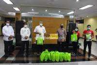 Zaki Terima Bantuan Sembako, APD dan Alat Rapid Test