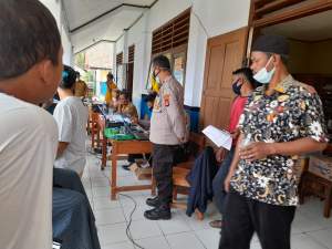 Kapolsek Pasar Kemis Tinjau Vaksinasi Merdeka