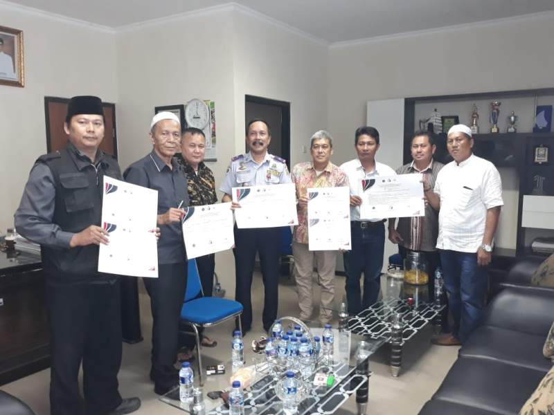 Bawaslu Larang Caleg Pasang Alat Peraga Kampanye Di Angkutan Umum