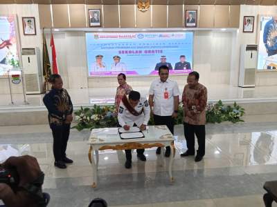 Bupati Tangerang Tandatangani MoU Sekolah Gratis